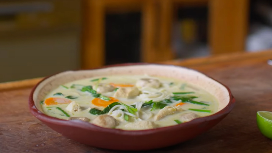 Green Curry hot pot - Familia Safir x chef Adrian Hădean